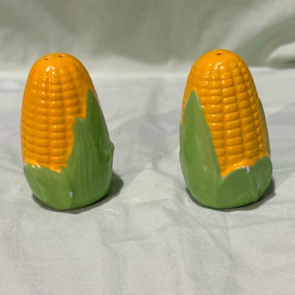 Vintage corn on the cob salt & pepper shakers. Hand painted.
Cute at your BBQ - Picture 2 of 6